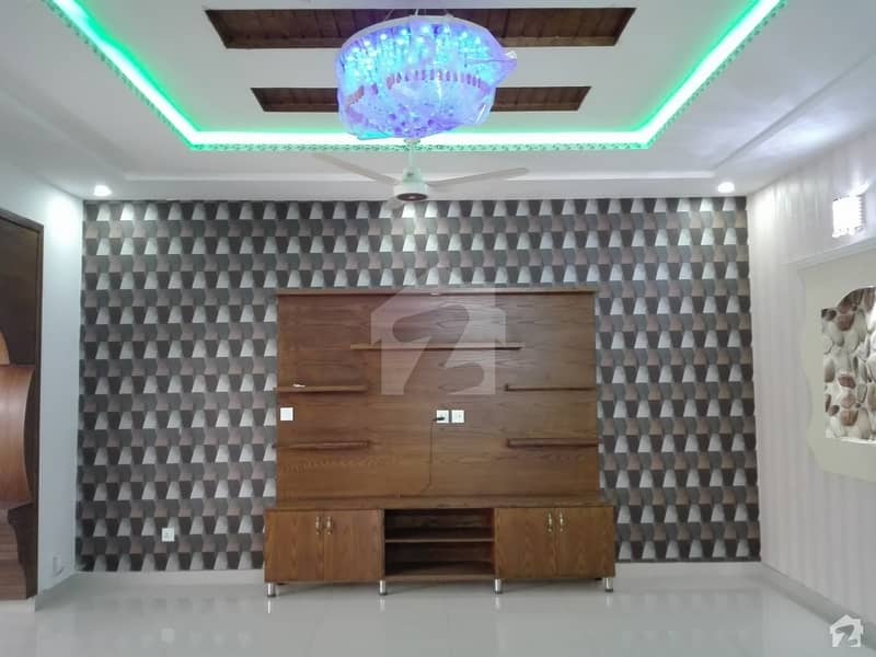ایف ۔ 10 اسلام آباد میں 7 کمروں کا 1 کنال مکان 7.4 کروڑ میں برائے فروخت۔