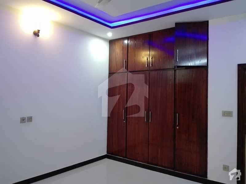 ایف ۔ 11 اسلام آباد میں 2 کمروں کا 12 مرلہ فلیٹ 1.75 کروڑ میں برائے فروخت۔