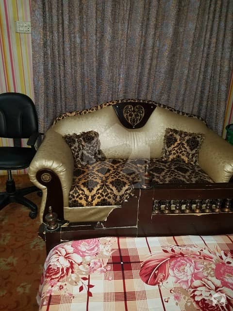 گلبرگ لاہور میں 1 کمرے کا 0. 01 مرلہ کمرہ 15 ہزار میں کرایہ پر دستیاب ہے۔