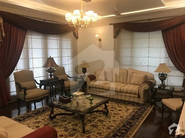 1000yard Beautiful Furnished or Unfurnish Bunglow with Basement is available for RENT