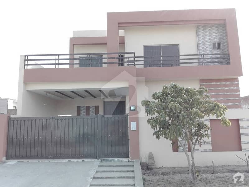 ڈائیوو روڈ فیصل آباد میں 4 کمروں کا 12 مرلہ مکان 2. 25 کروڑ میں برائے فروخت۔