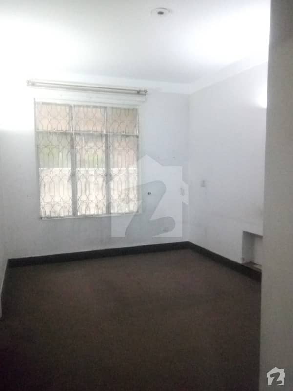 1 Kanal 3 Bed Rooms Lower Portion On Rent