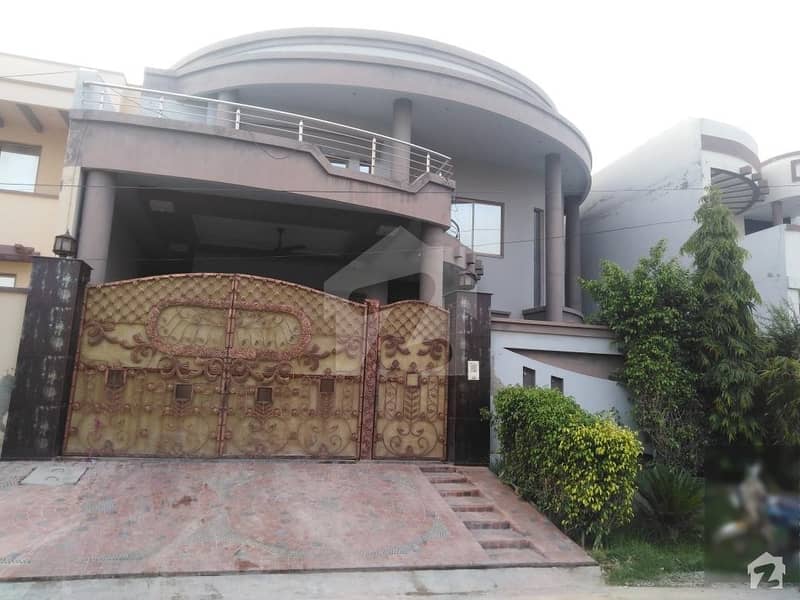سعید کالونی فیصل آباد میں 13 مرلہ مکان 3.25 کروڑ میں برائے فروخت۔
