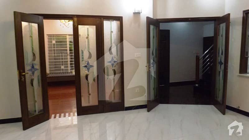 این ایف سی 1 - بلاک ڈی (ایس ای) این ایف سی 1 لاہور میں 2 کمروں کا 7 مرلہ زیریں پورشن 25 ہزار میں کرایہ پر دستیاب ہے۔