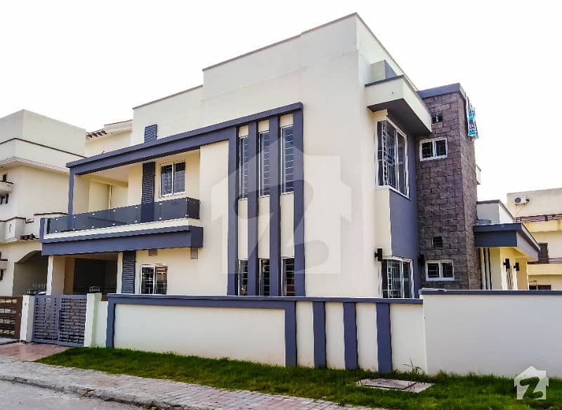 13 Marla Brand New Beautifully Designed And Solid Constructed House For Sale