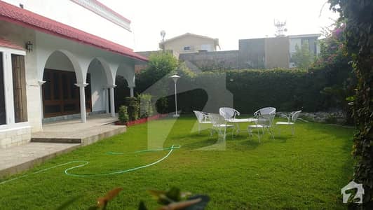 یونیورسٹی ٹاؤن پشاور میں 8 کمروں کا 1 کنال مکان 2 لاکھ میں کرایہ پر دستیاب ہے۔ یونیورسٹی ٹاؤن پشاور میں 8 کمروں کا 1 کنال مکان 2 لاکھ میں کرایہ پر دستیاب ہے۔