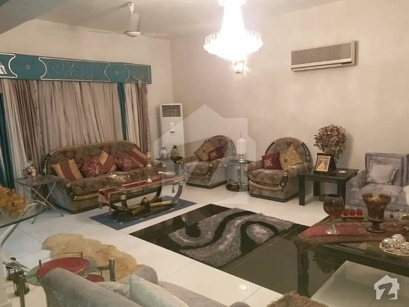 گلشنِ اقبال - بلاک 4اے گلشنِ اقبال گلشنِ اقبال ٹاؤن کراچی میں 11 کمروں کا 3 کنال مکان 18 کروڑ میں برائے فروخت۔