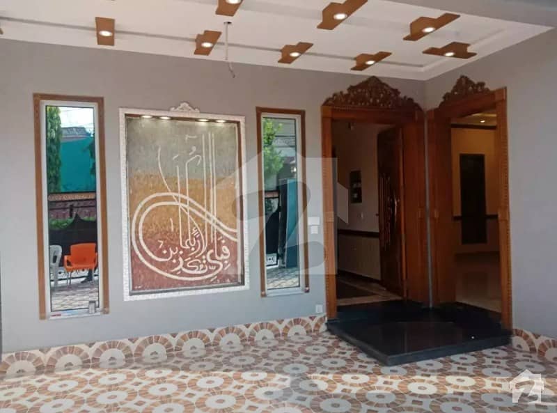 پی آئی اے ہاؤسنگ سکیم لاہور میں 6 کمروں کا 10 مرلہ مکان 2.65 کروڑ میں برائے فروخت۔