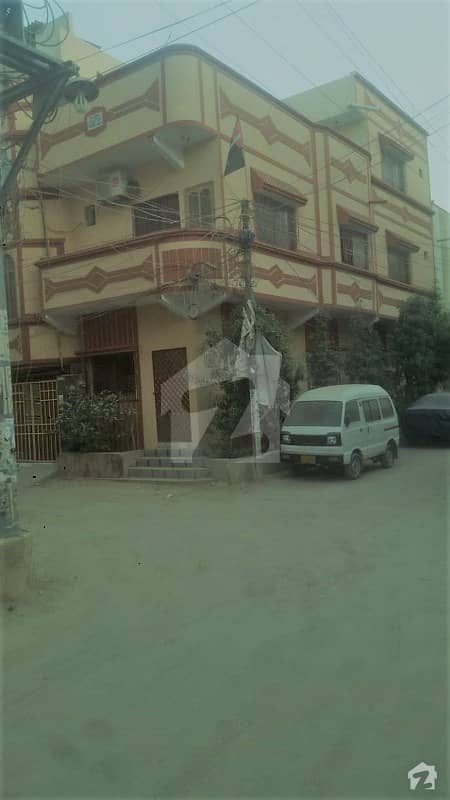 جناح ایونیو کراچی میں 6 کمروں کا 5 مرلہ مکان 1.75 کروڑ میں برائے فروخت۔