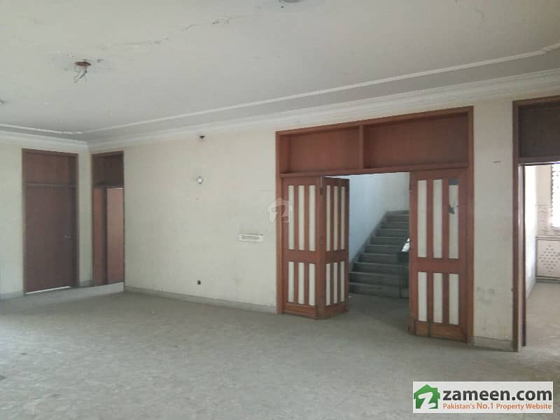 گلبرگ 3 گلبرگ لاہور میں 5 کمروں کا 1 کنال مکان 9.5 کروڑ میں برائے فروخت۔