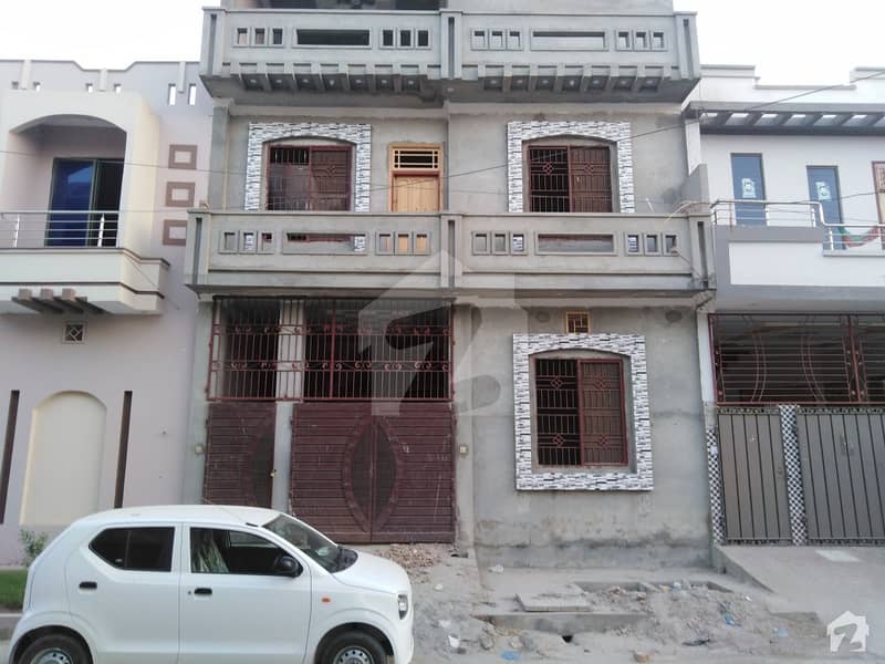 المجید پیراڈایئز رفیع قمر روڈ بہاولپور میں 5 کمروں کا 5 مرلہ مکان 35 ہزار میں کرایہ پر دستیاب ہے۔