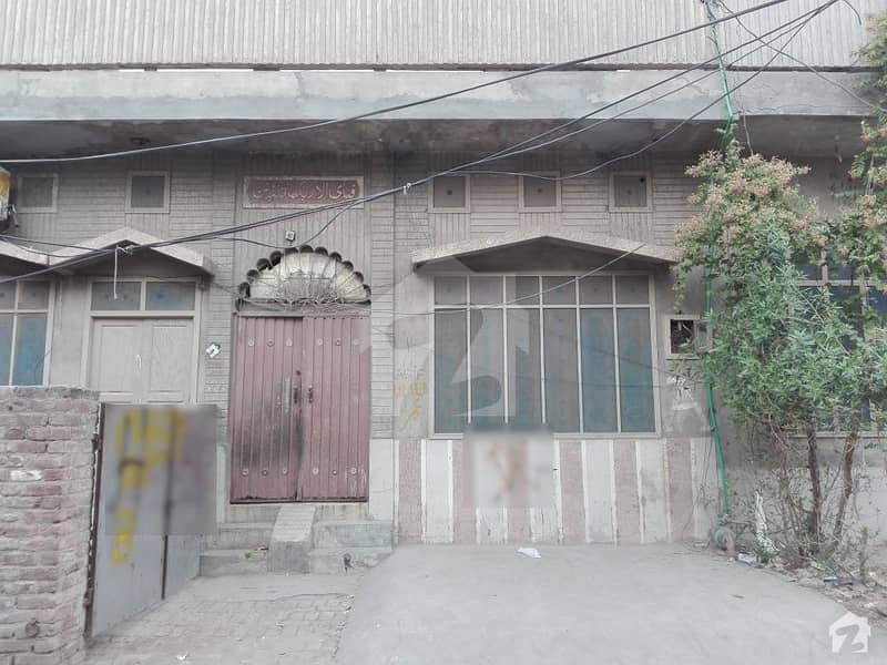 ستارہ ویلی فیصل آباد میں 10 مرلہ مکان 2 کروڑ میں برائے فروخت۔