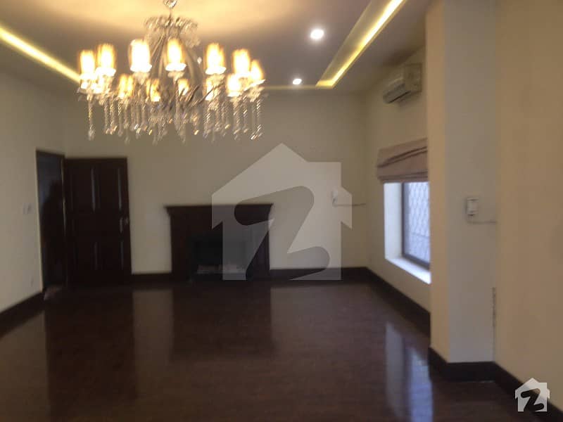 G6 New Luxurious Executive House 5 bedrooms On Rental