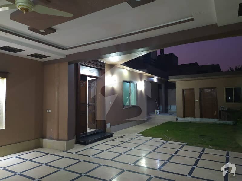 19 Marla Well Constructed Luxurious Owner Built Bungalow For Sale At Amir Town Canal Road