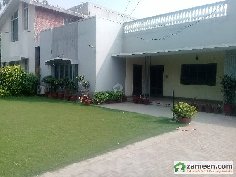اَپر مال لاہور میں 4 کمروں کا 1.6 کنال مکان 1.7 لاکھ میں کرایہ پر دستیاب ہے۔