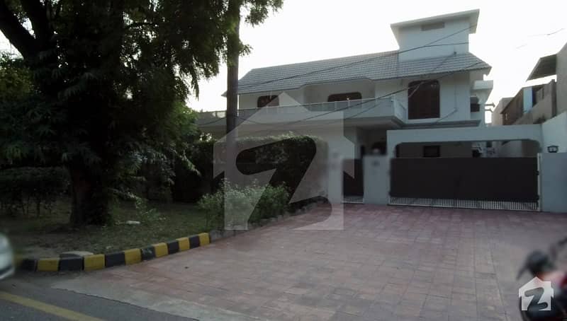 38 Marla Corner House For Sale On Sarwar Road Cantt Lahore