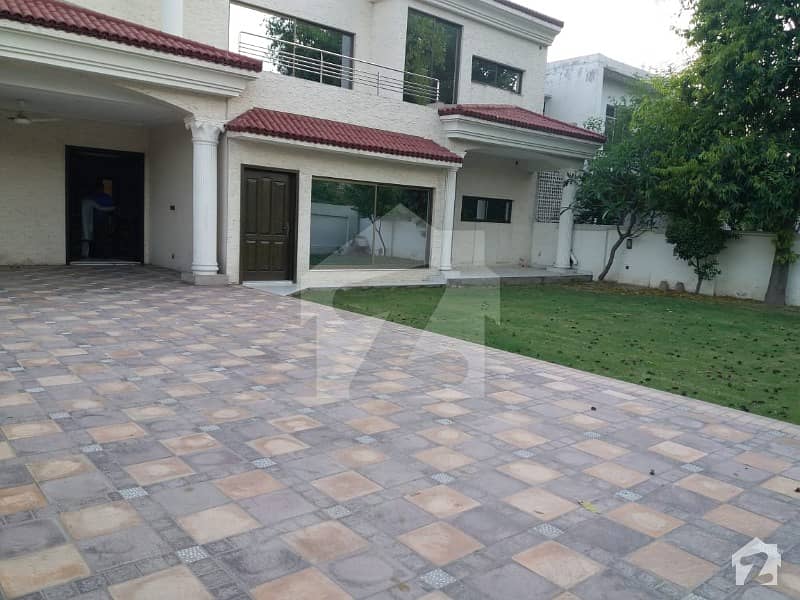 Brand New Dream House 2 Kanals In Centre Of Main Cantt With 7 Beds For Rent