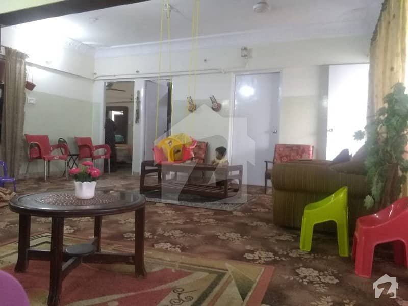 شادمان 2 کراچی میں 3 کمروں کا 6 مرلہ فلیٹ 1.05 کروڑ میں برائے فروخت۔