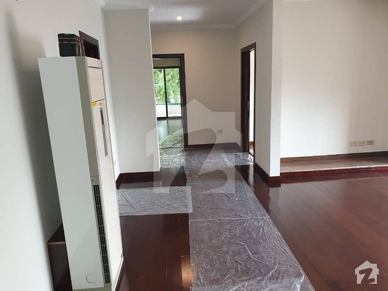 HIGH END 12 MARLA APARTMENTFLAT FOR RENT