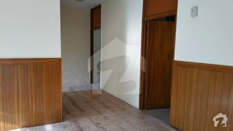 Askari 1 First Floor Hot Three Beds Maintain Flat Urgently For Sale