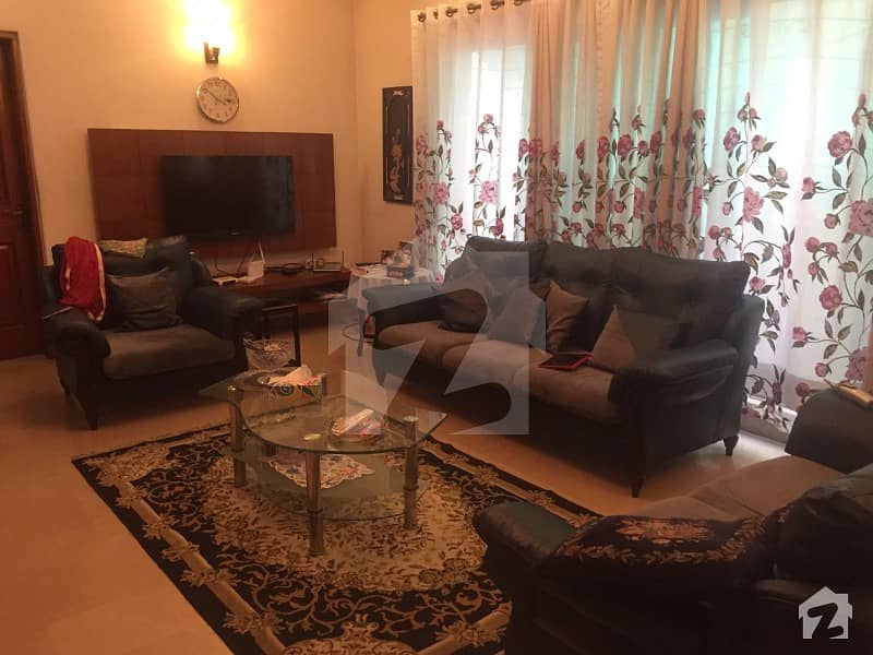 30 Marla Beautiful Modern Luxury Upper Portion For Rent In Dha Phase Iv