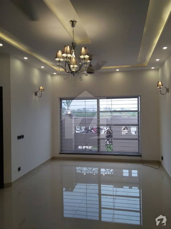 Luxuries Location 10 Marla House For Rent In DHA Lahore