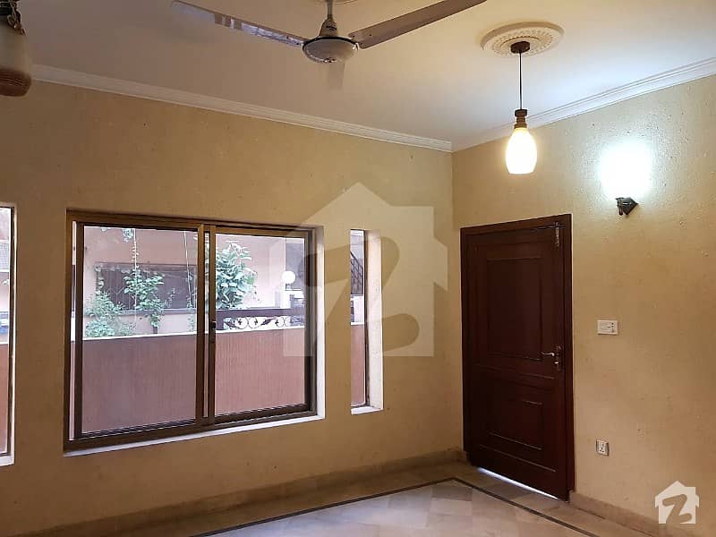 پشاور روڈ راولپنڈی میں 4 کمروں کا 6 مرلہ مکان 1.2 کروڑ میں برائے فروخت۔