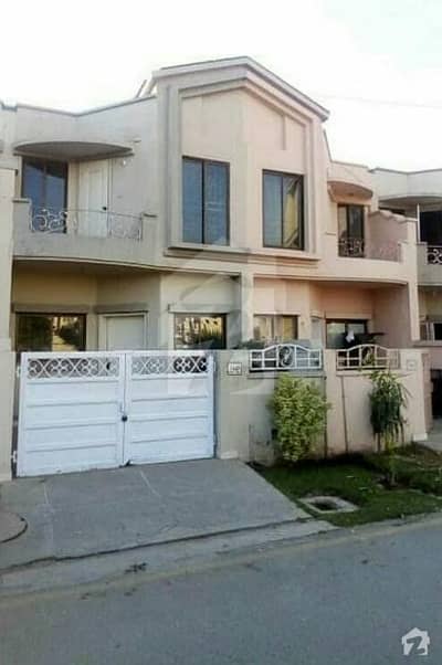 Girls Hostal - Room For Rent Available For Girls Girls Hostal - Room For Rent Available For Girls