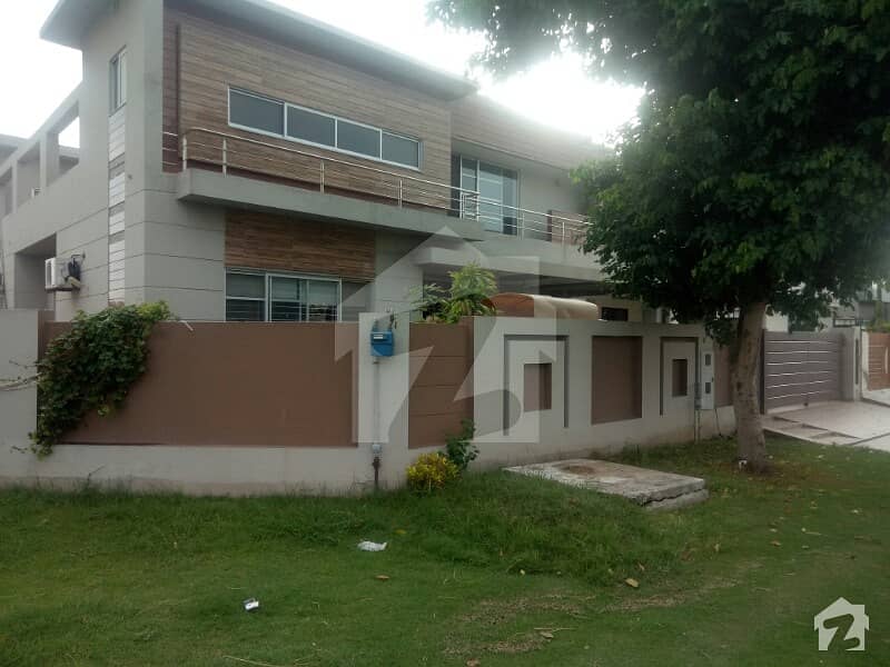 ڈی ایچ اے فیز 6 ڈیفنس (ڈی ایچ اے) لاہور میں 6 کمروں کا 1.06 کنال مکان 1.9 لاکھ میں کرایہ پر دستیاب ہے۔