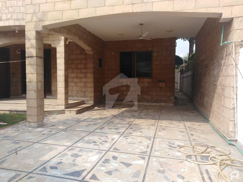 1 Kanal Corner House Is Available For Rent