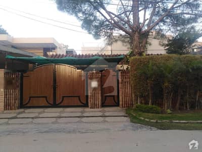 1 Kanal Well Maintained House Is Available For Sale 1 Kanal Well Maintained House Is Available For Sale