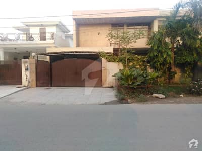 1 Kanal Well Maintained House Is Available For Sale 1 Kanal Well Maintained House Is Available For Sale