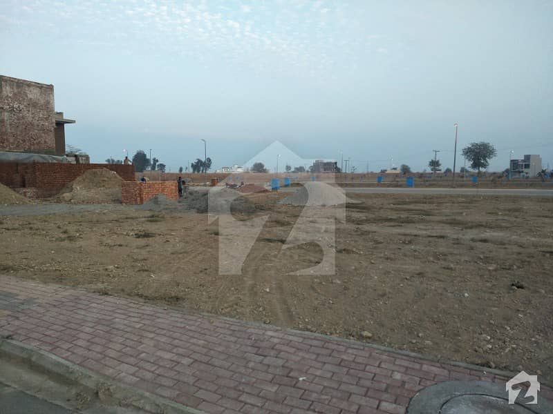 Bahria Town Lahore  5 Marla corner commercial plot Available For sale