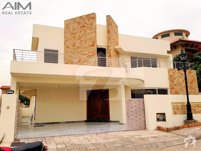 Amazing 1 Kanal House Is For Sale At Heighted Location