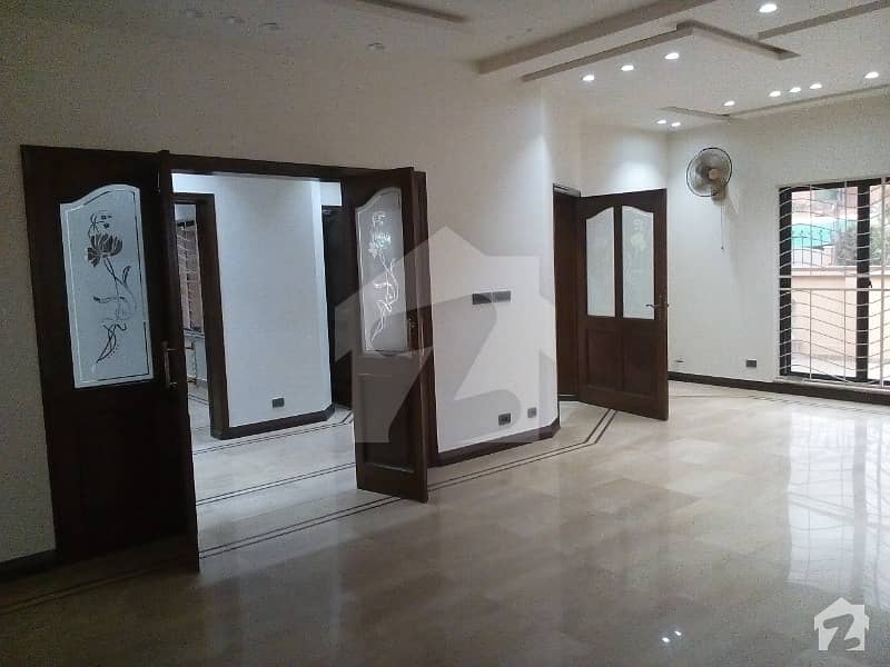 Luxuries Location 1 Kanal Bungalow For Rent Phase 4
