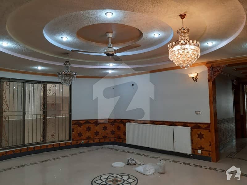 ایف ۔ 11 اسلام آباد میں 5 کمروں کا 1 کنال مکان 7.1 کروڑ میں برائے فروخت۔