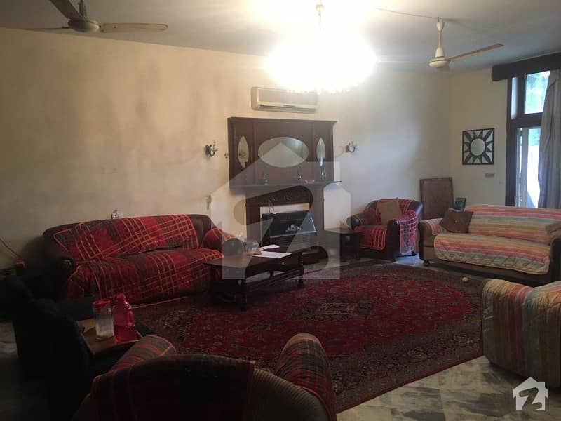 گارڈن ٹاؤن - بابر بلاک گارڈن ٹاؤن لاہور میں 6 کمروں کا 2 کنال مکان 8.35 کروڑ میں برائے فروخت۔