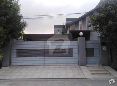 1 Kanal Well Maintained House Is Available For Sale 1 Kanal Well Maintained House Is Available For Sale