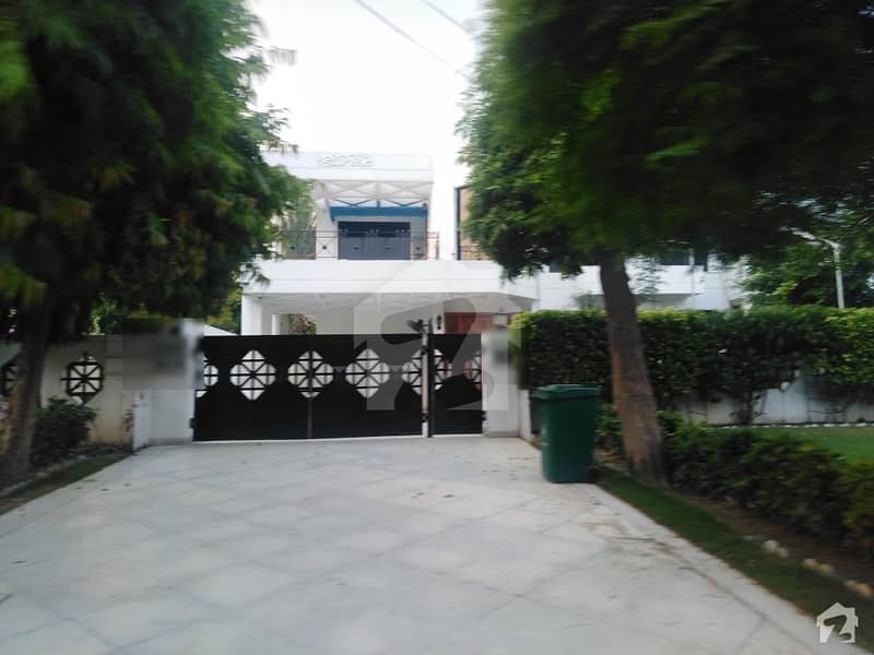 ماڈل ٹاؤن ۔ بلاک ڈی ماڈل ٹاؤن لاہور میں 5 کمروں کا 2 کنال مکان 13 کروڑ میں برائے فروخت۔