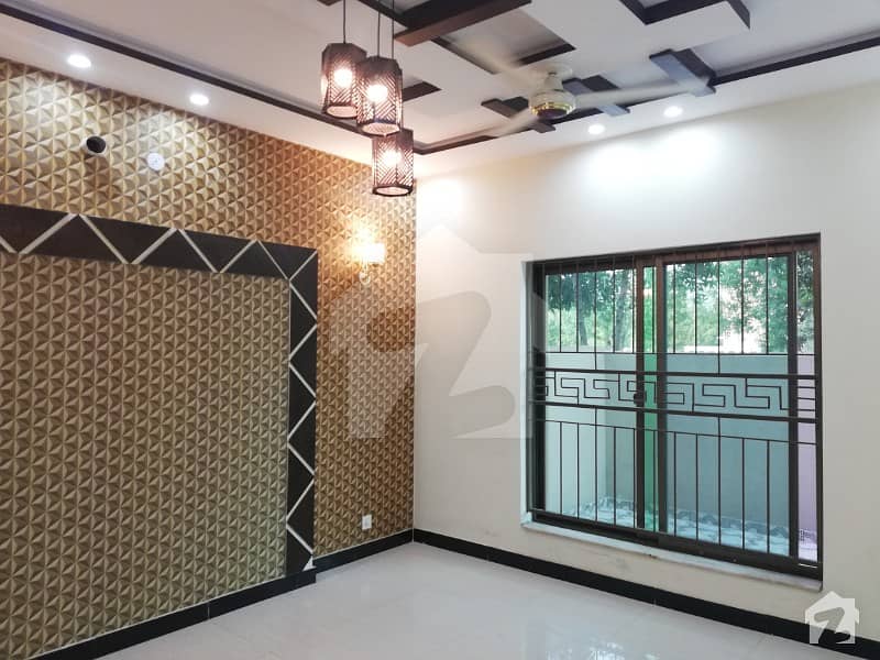 Luxurious 1 Kanal Separate Upper Portion House For Rent In Dha Phase 4 Lahore