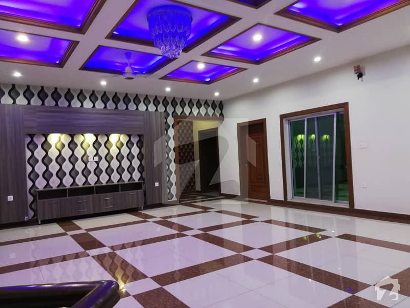 Luxurious 1 Kanal Separate Lower Portion House For Rent In Dha Phase 3 Lahore