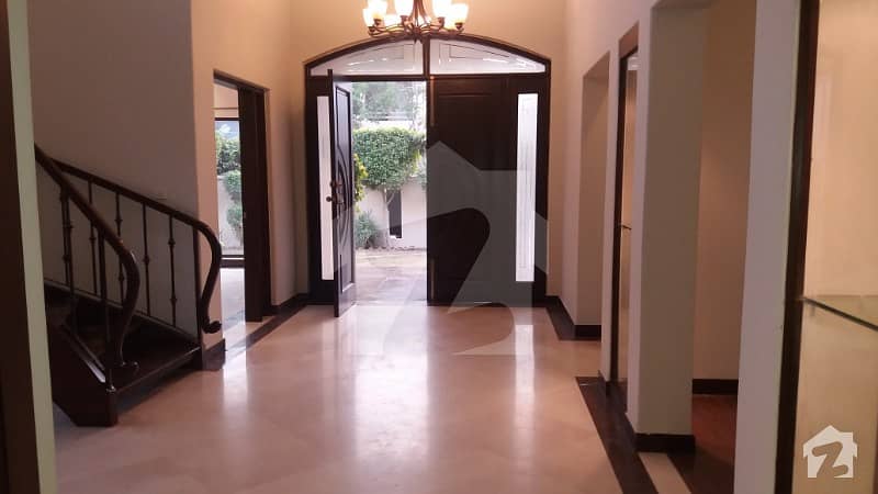 AA Block 1 Kanal Bungalow With 5 Beds For Rent Phase 4