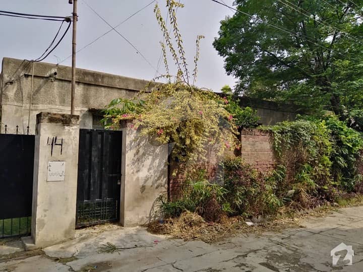 02 Kanal 04 Bed Single Storey House For Sale In Miran Khan Road Opposite Fortress 100 Ft Front