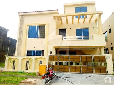 8 Marla Outstanding House For Sale 8 Marla Outstanding House For Sale