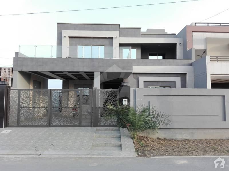 ایڈن ویلی فیصل آباد میں 4 کمروں کا 10 مرلہ مکان 2.75 کروڑ میں برائے فروخت۔