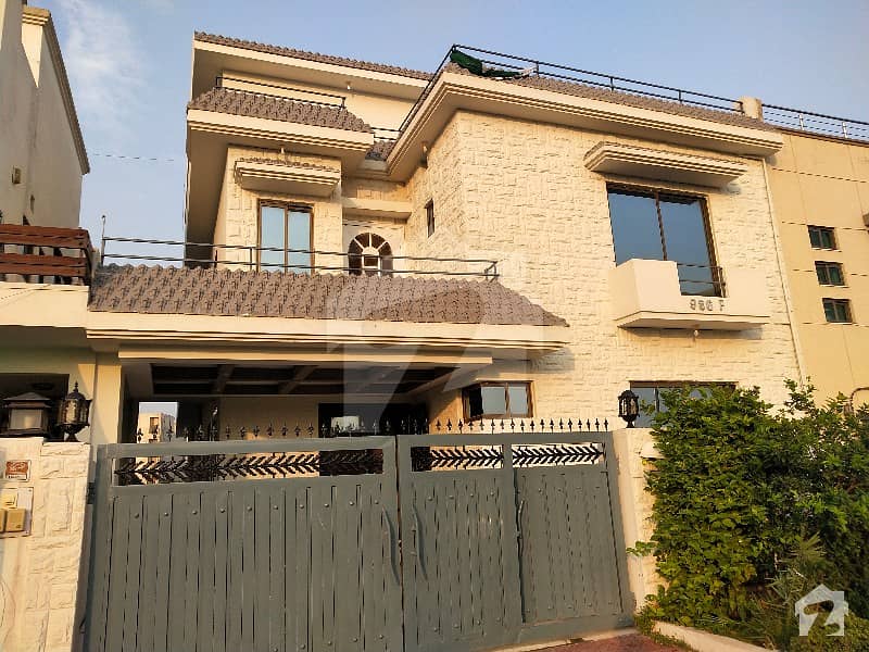 10 marla house with basemwnt for sale in phase 5 bahria town