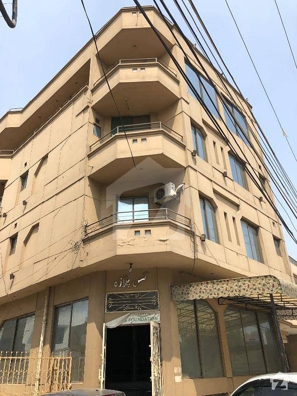 Complete building for rent5 floors with basment For companies and offices only