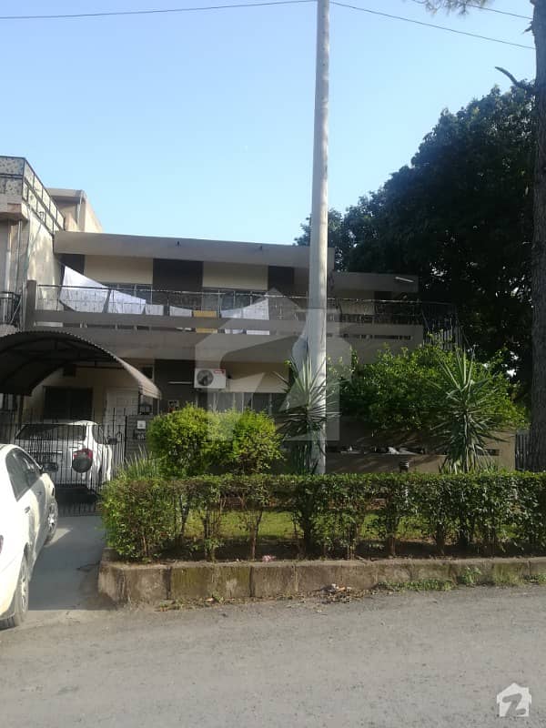 Islamabad Cda Sector G-9/3 Liveable 10 Marla Double Road Corner House For Sale