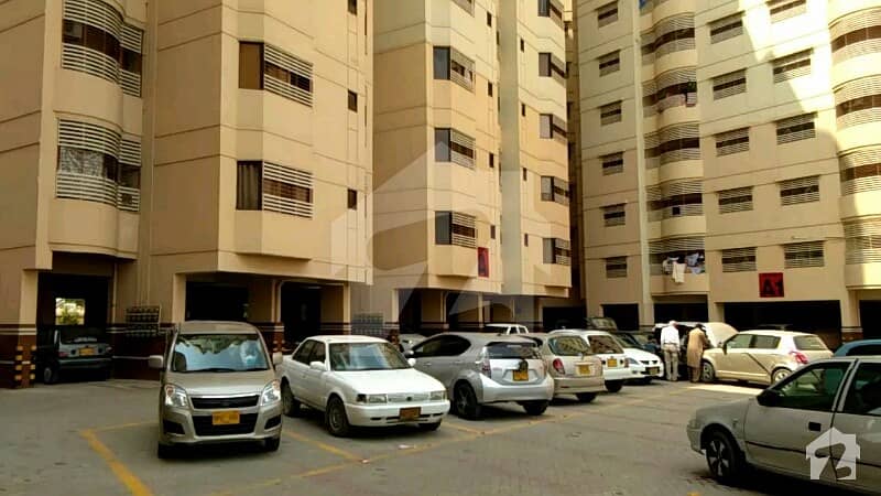یونیورسٹی روڈ کراچی میں 3 کمروں کا 8 مرلہ فلیٹ 1.22 کروڑ میں برائے فروخت۔