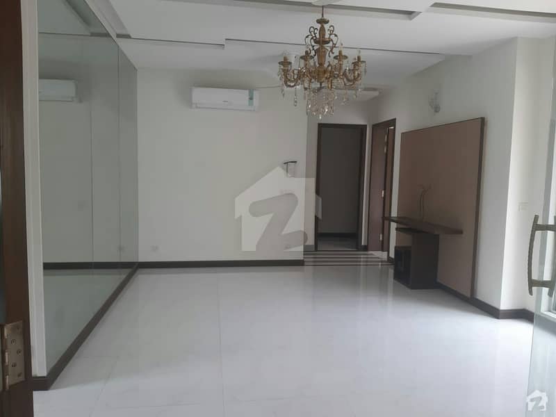 ڈی ایچ اے فیز 6 - بلاک ایل فیز 6 ڈیفنس (ڈی ایچ اے) لاہور میں 5 کمروں کا 1 کنال مکان 5.25 کروڑ میں برائے فروخت۔
